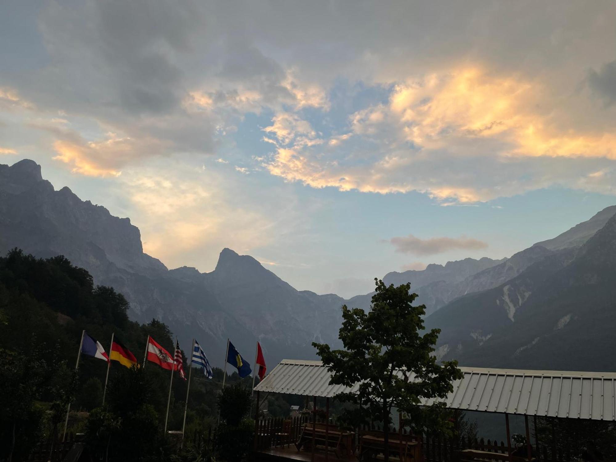 Hotel Vellezrit Guri Theth Dış mekan fotoğraf
