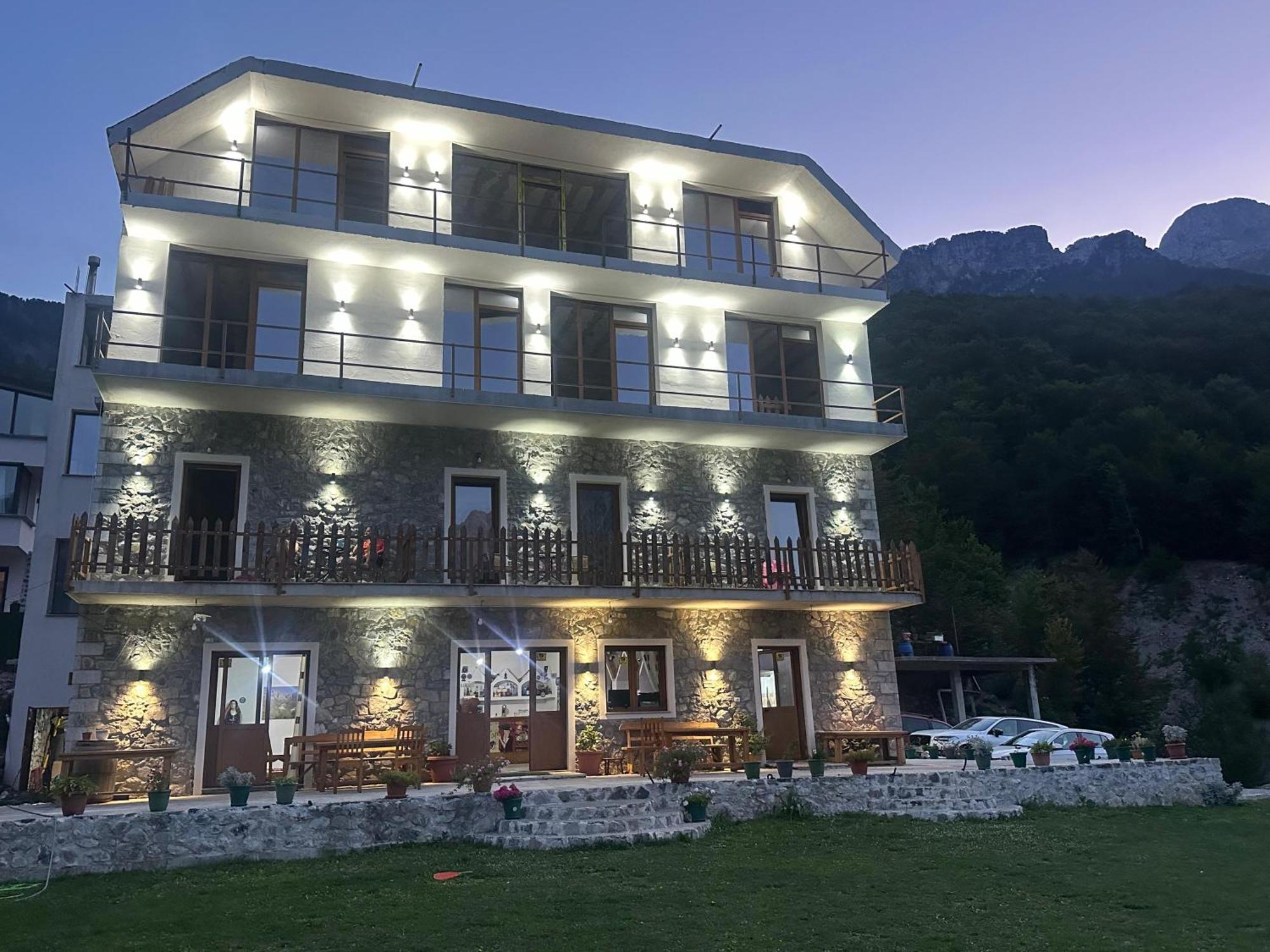 Hotel Vellezrit Guri Theth Dış mekan fotoğraf